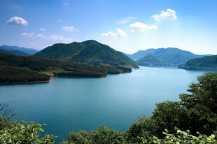 秀丽山水湖景风光图