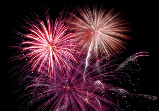 绚丽烟花绽放夜空