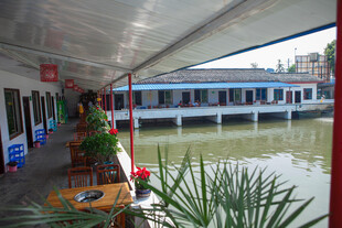 水上建筑景观 绿植相伴