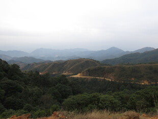 山峦叠翠的自然风景