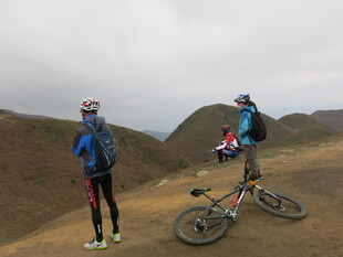 山地骑行者的户外风采
