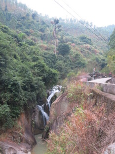 山间溪流瀑布自然风光