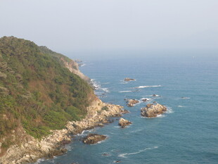 海岸风光 碧海与青山相映