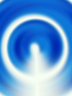 蓝色光晕中的神秘轮廓