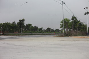 湛江空旷户外场地及周边景象