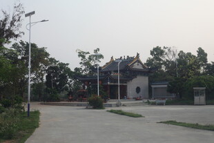 湛江乡村入口处的静谧建筑