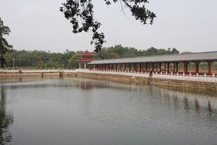 湛江湖畔长廊景观