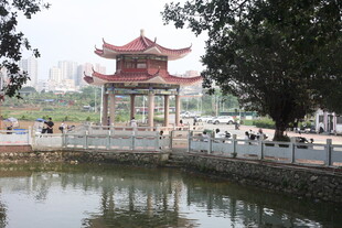 湛江湖畔古亭美景