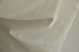 米白色褶皱布料纹理特写