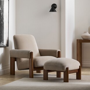简约米色单人沙发与脚凳