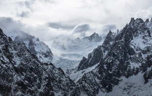 雪山壮丽景观