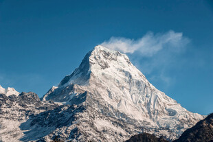 巍峨雪山壮丽景致
