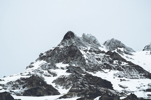 巍峨雪山