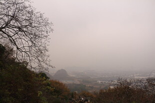 雾中景色 朦胧山间景象
