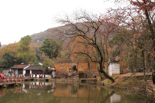 秋日湖畔中式景致