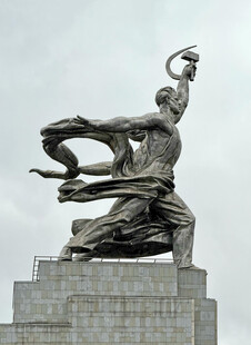 工人与女庄员雕塑