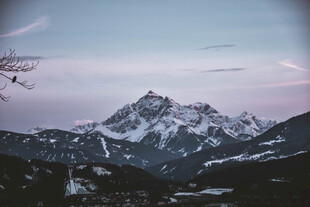 雪山暮色美景