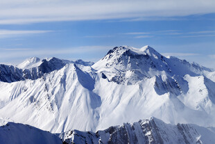 巍峨雪山壮丽景观
