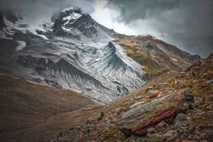 壮丽高山风景图