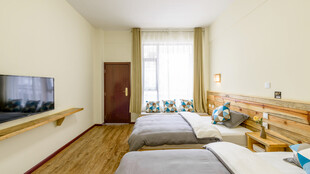 简约温馨的双人卧室空间