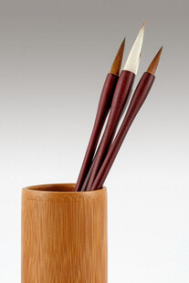 竹笔筒与毛笔