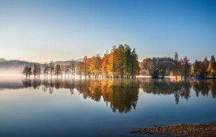 秋日湖畔