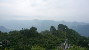 恩施山峦叠翠的壮丽自然景观