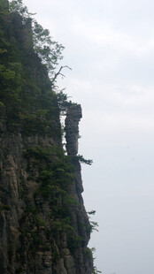 恩施奇峰耸立的壮美山景