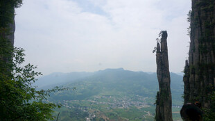 恩施山间远眺美景