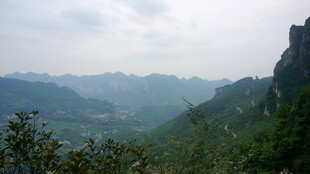 恩施山峦叠翠的自然风光