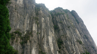 恩施陡峭雄伟的岩石山峰