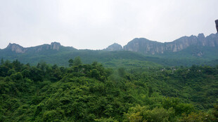 恩施青山绿野间的秀丽风光