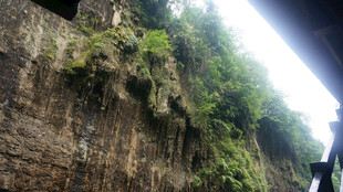 恩施峭壁绿植景观