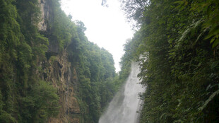 恩施峡谷飞瀑景观