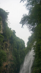 恩施山间飞瀑美景