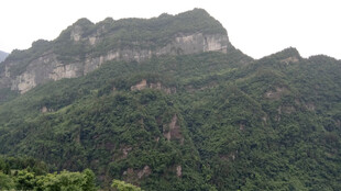 恩施翠绿山峦美景