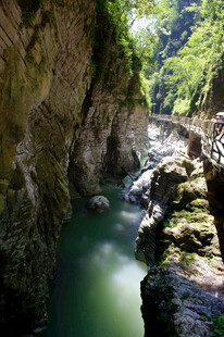 恩施峡谷溪流自然风光美景
