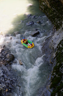 恩施激流中皮划艇冒险