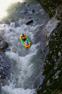 恩施激流中皮划艇惊险漂流