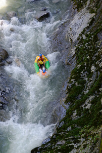 恩施激流中皮划艇冒险