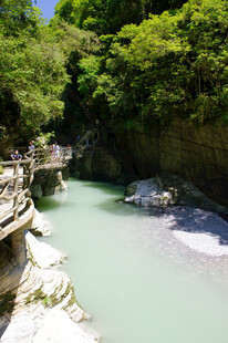 恩施山间碧溪 自然清幽之景