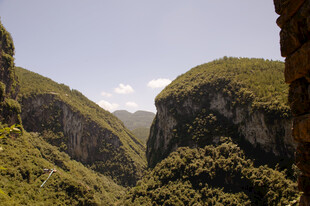恩施山间翠谷美景