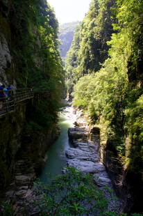 恩施山间栈道 邂逅清幽峡谷风光