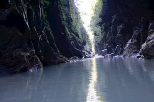恩施峡谷幽潭 水光山色之景