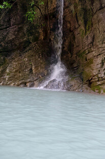 恩施山间清潭瀑布美景