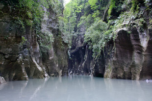 恩施峡谷碧水 自然清幽之景