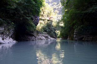 恩施峡谷碧水 静谧自然景致