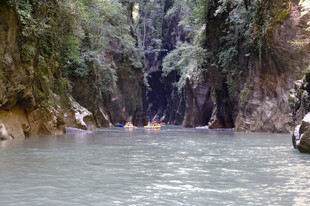 恩施峡谷漂流探险之旅