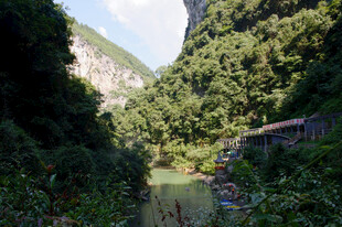 恩施山间河谷美景