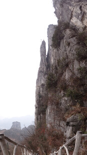 恩施险峻山峰栈道景观